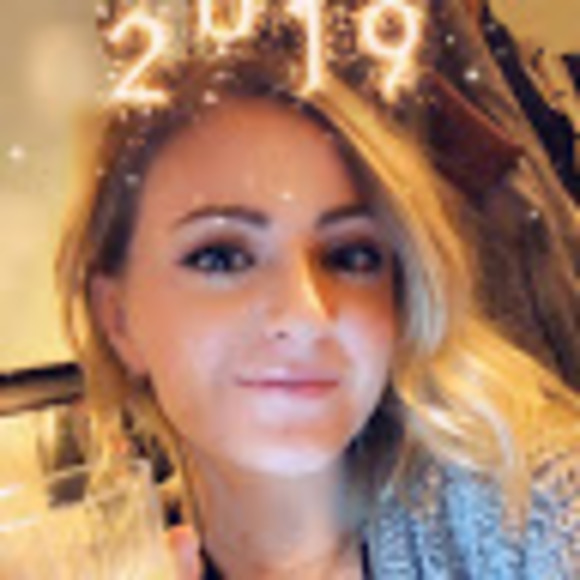 Meet your Posher, Carly - Picture 1 of 1